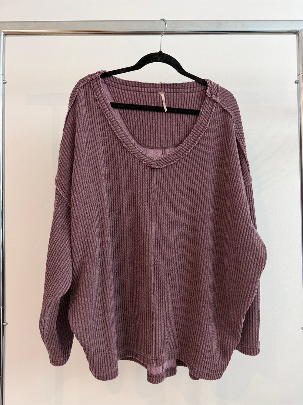 FREE PEOPLE Oversized Ribbed V-Neck Sweater in Mauve